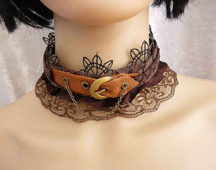 Brown gold buckled choker