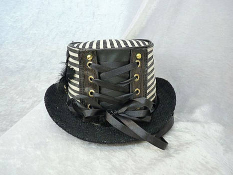 Buckled Black and white top hat back