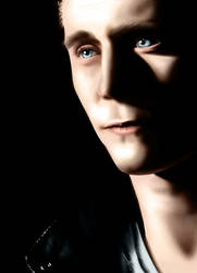 Tom Hiddleston Colour