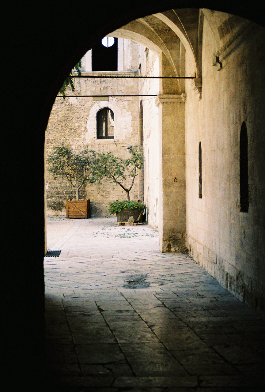 Italy, Bari by Emrah HALIMOGLU