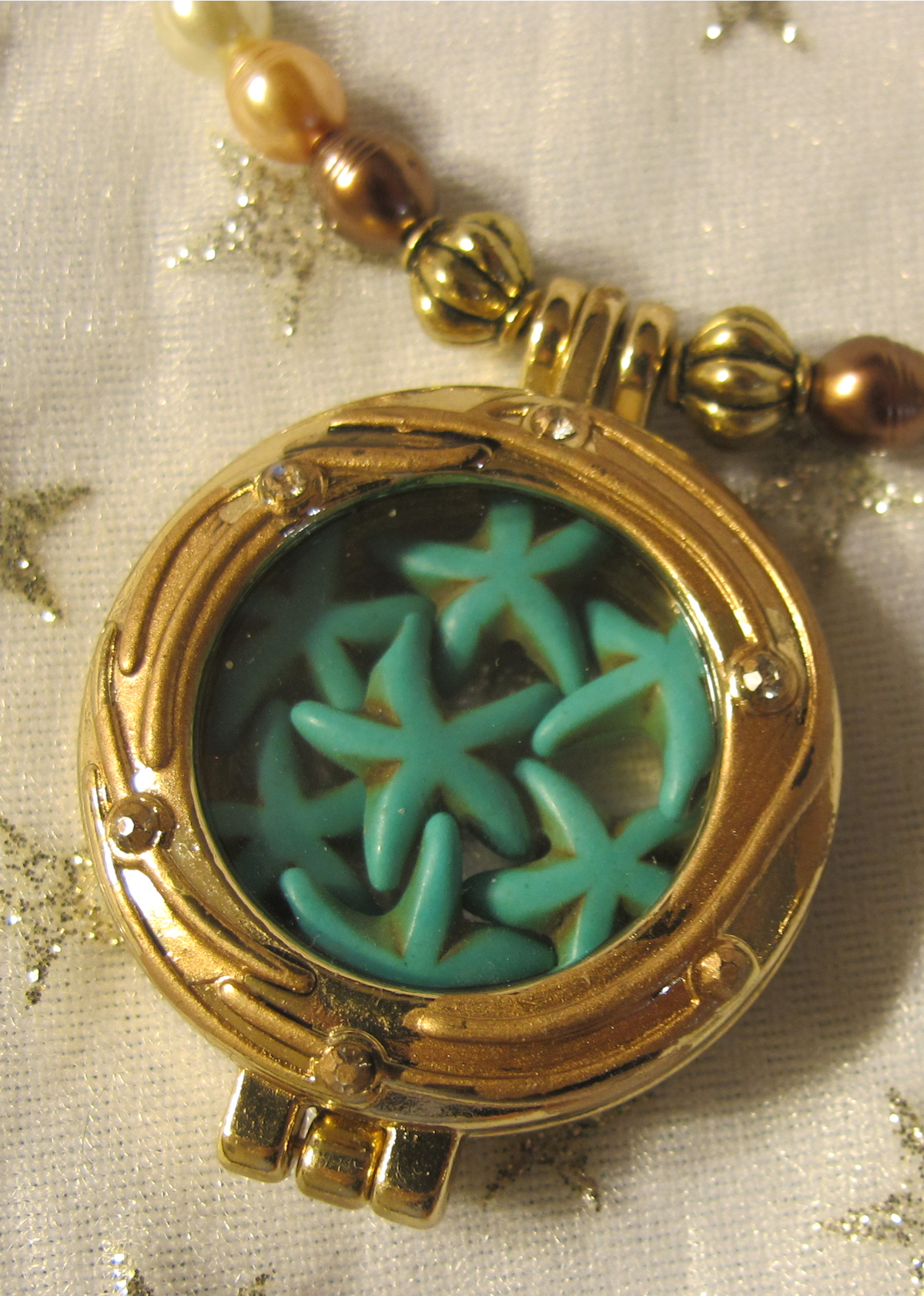 Turquoise Starfish Portal Necklace Closeup 1