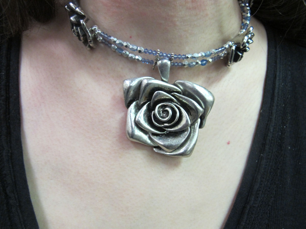 Silver Rose Choker 2