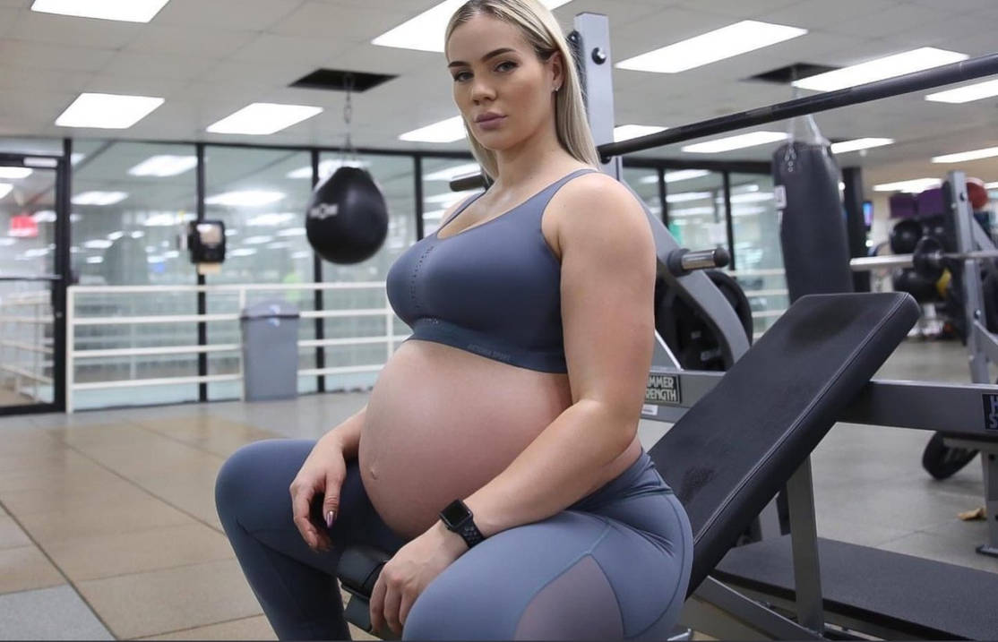 Спортивные беременные девушки