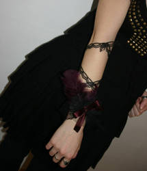 lace feathers armband