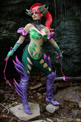 Zyra cosplay: Feel the thorns embrace