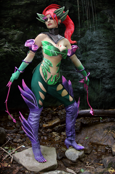 Zyra cosplay: Feel the thorns embrace