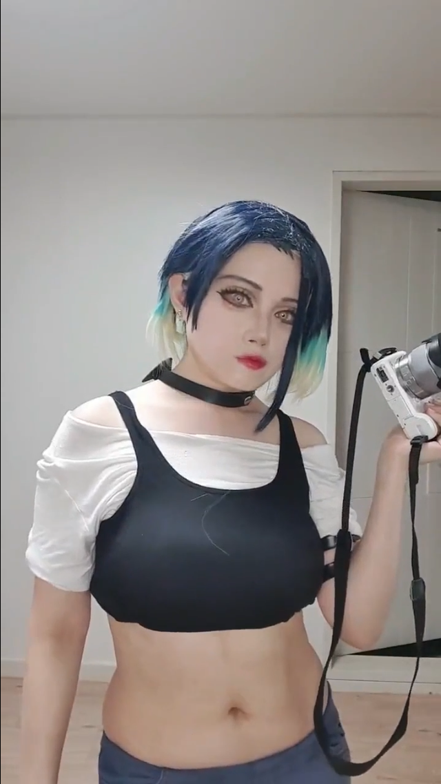 Shutter bug hottie 2