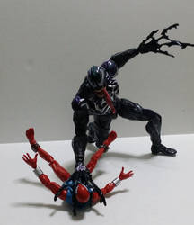 Venom trapping Scarlet Spider