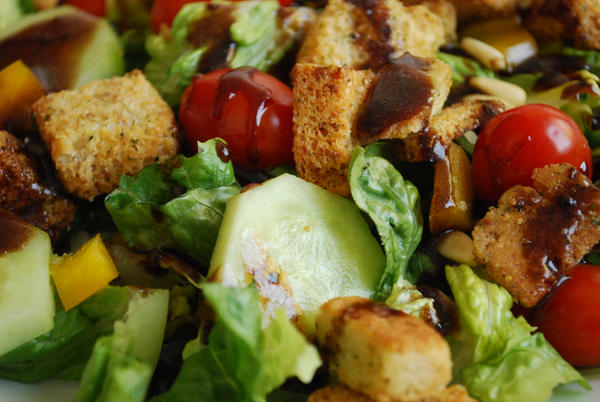 Salad w Croutons and Balsamic