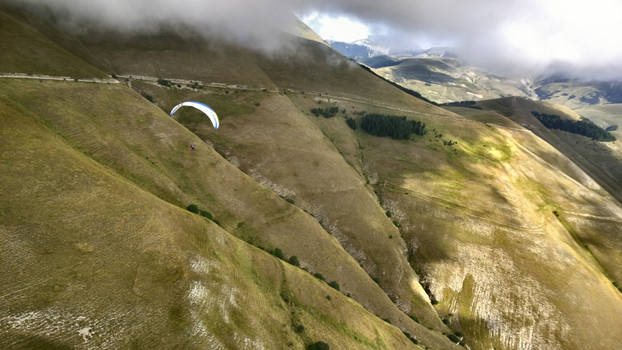 Paragliding in italien mountains 2