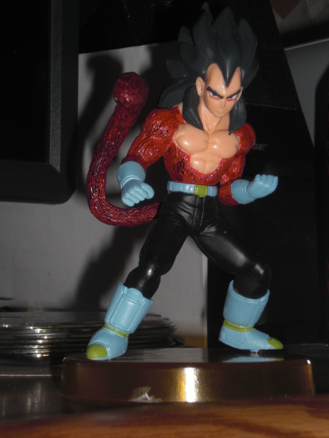 SSJ4 Vegeta statue