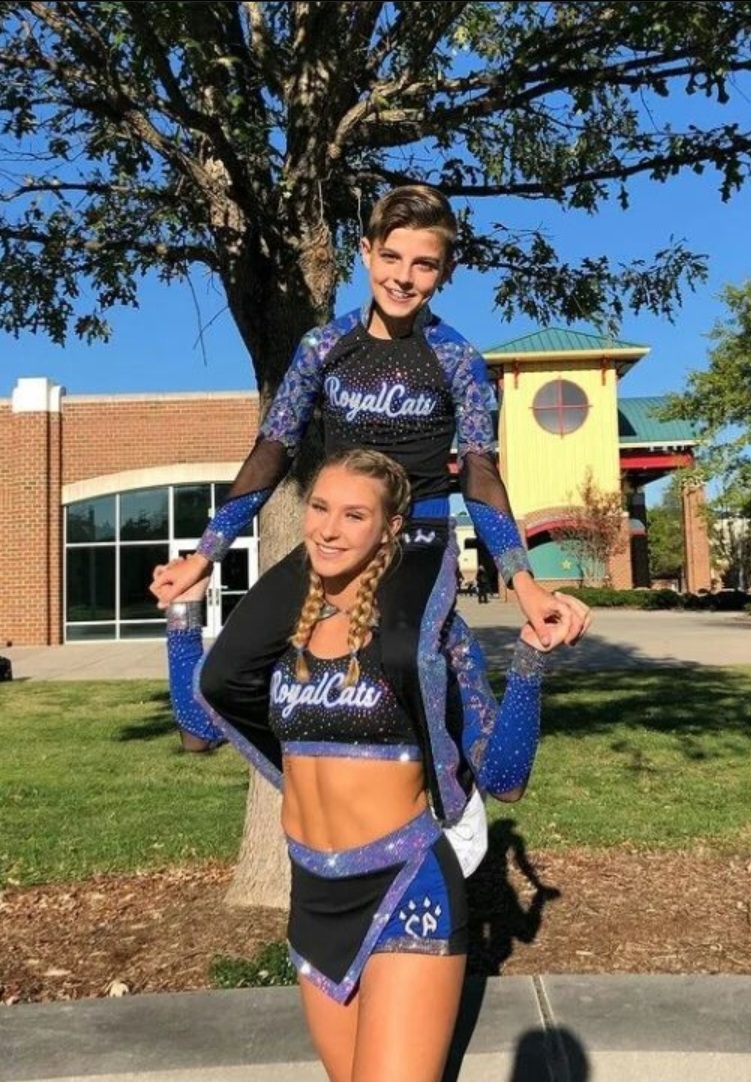 Cheerleader shoulder ride by shadowtc74 on DeviantArt