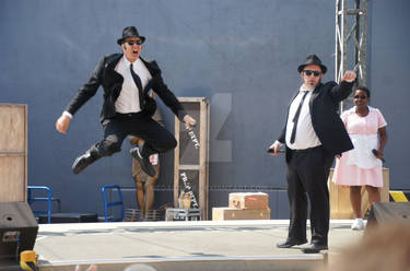 Jump Elwood!