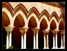 Colonnade Duomo - Cefalu - 2