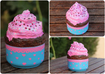 Cupcake box from recycled materials ~with tutorial