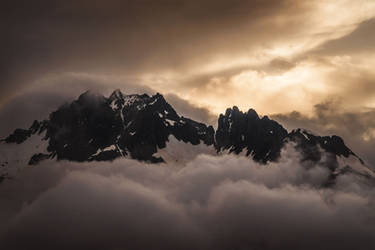 Gloomy peaks by aw-landscapes