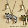 Wolf under the crescent moon - Necklaces