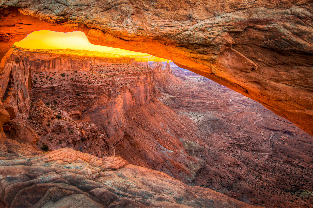 Canyonlands, Mesa Arch by alierturk