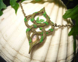 Elven Light - handmade Necklace with Opal