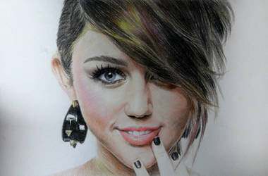 miley cyrus by Zombieyue