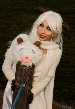 Poro (League of Legends) cosplay