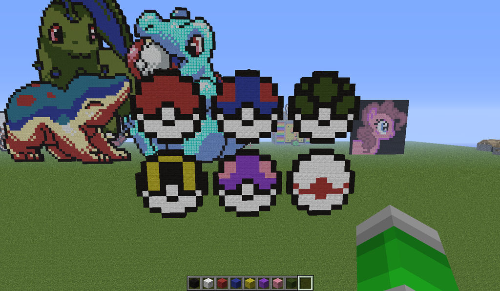 My first Map Art (creative mode obviously) based on a Pokeball sprite I  made! : r/Minecraft