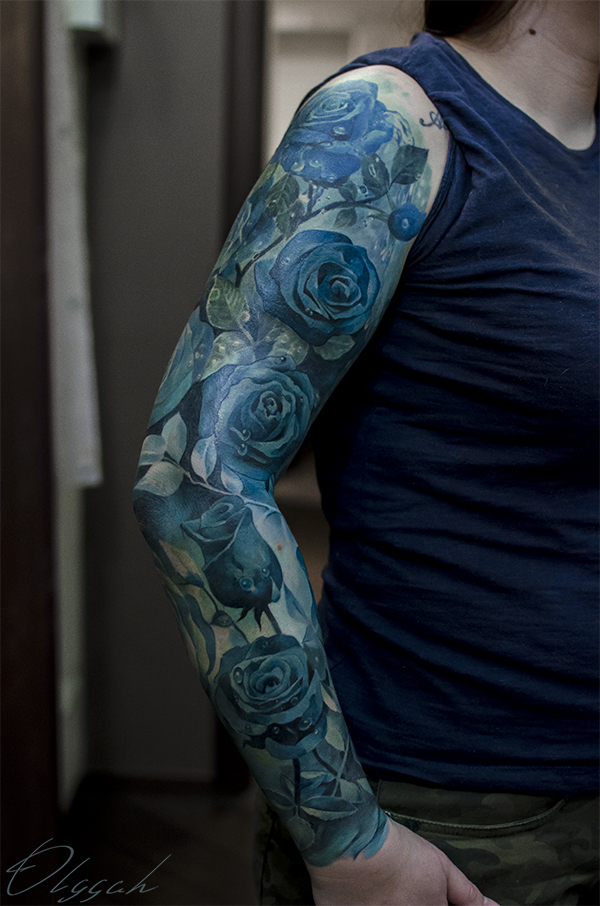 Blue roses sleeve