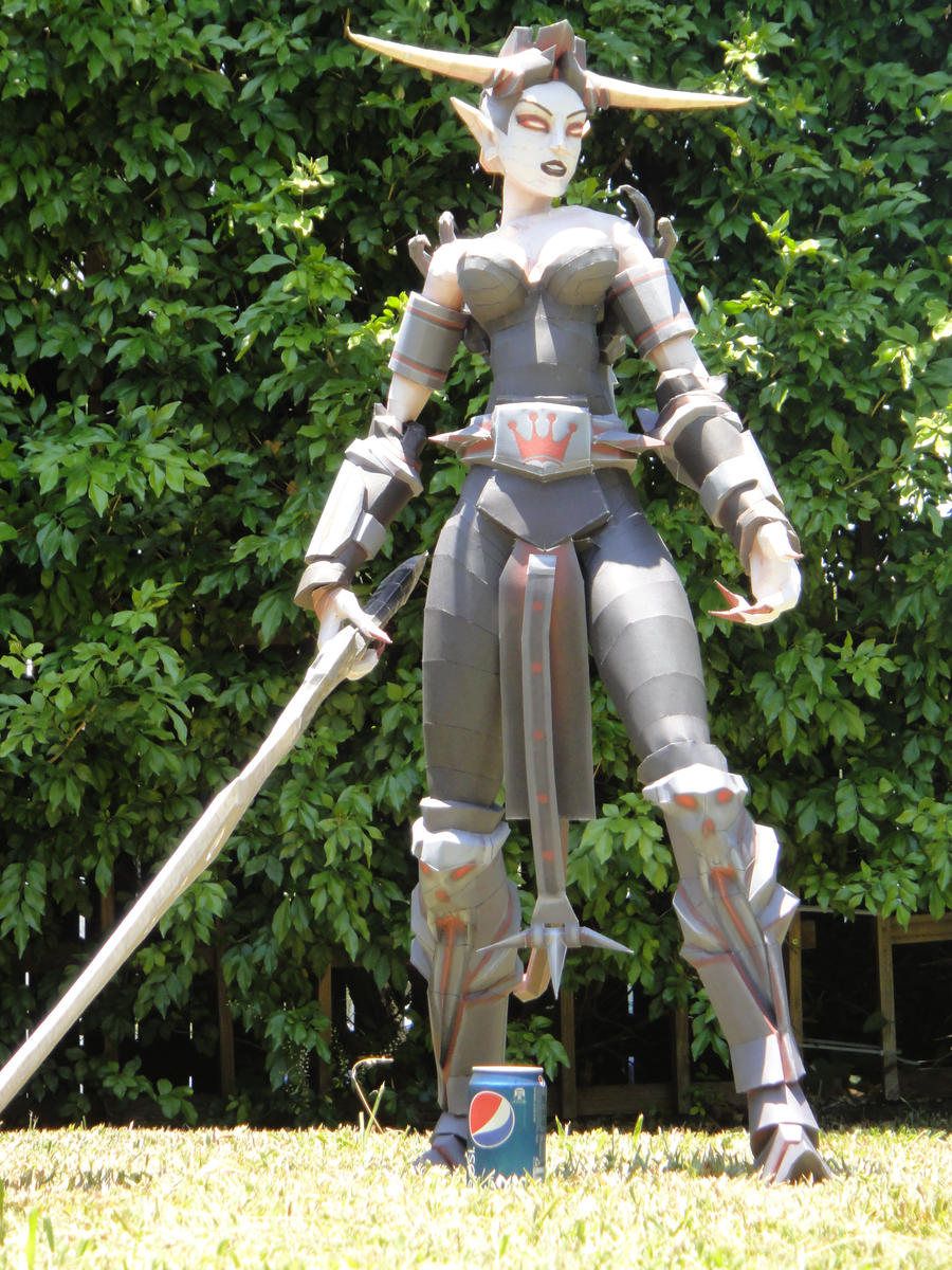 black queen papercraft by lubre53