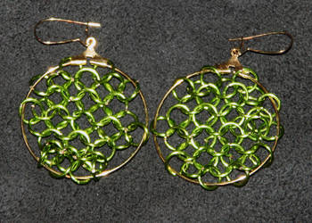Green and Gold Chainmaile Earrings by tBLAIRs