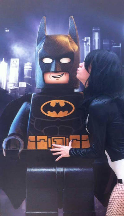 Zatanna kissing Lego-Batman