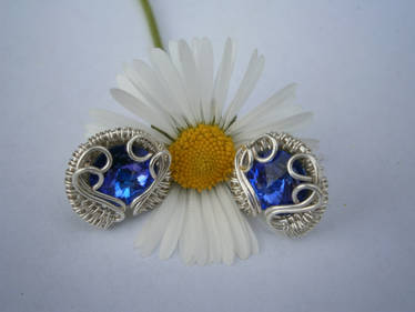 Heliotrope stud earring.