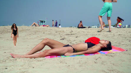 Tiny Hailee Steinfeld at the Beach