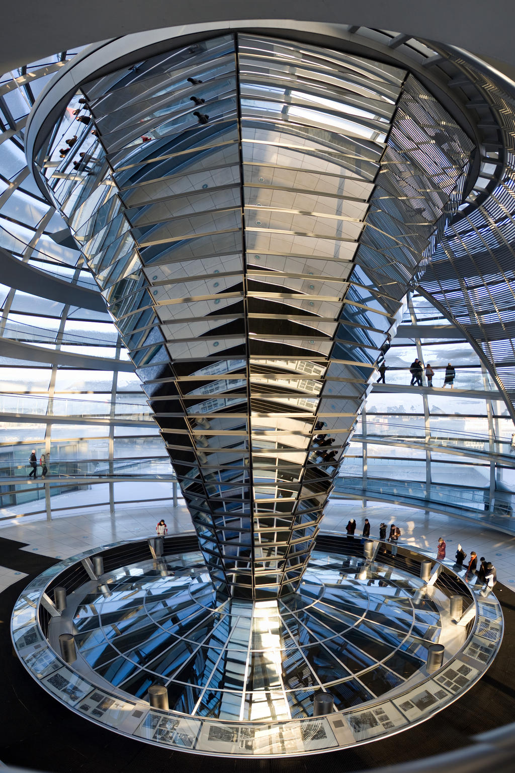Reichstag Kupel mittel V