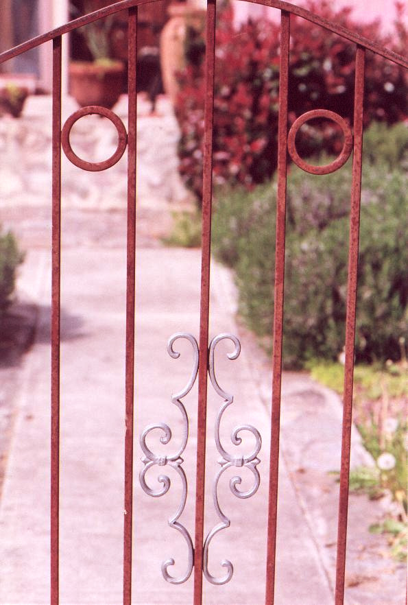 Gate