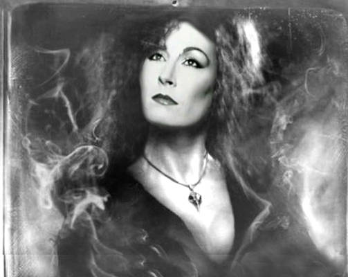 Anjelica Huston-Bellatrix L.