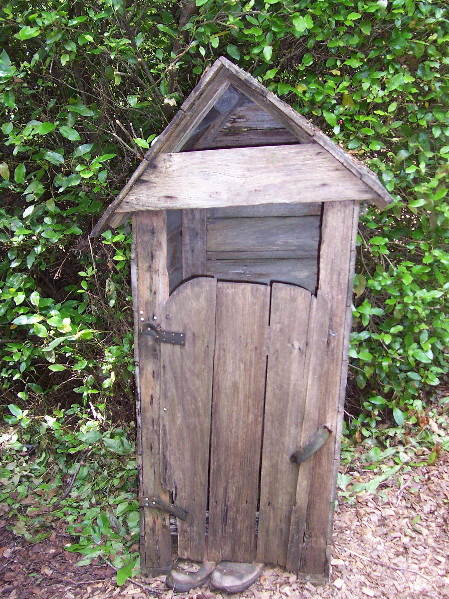 Outdoor toilet