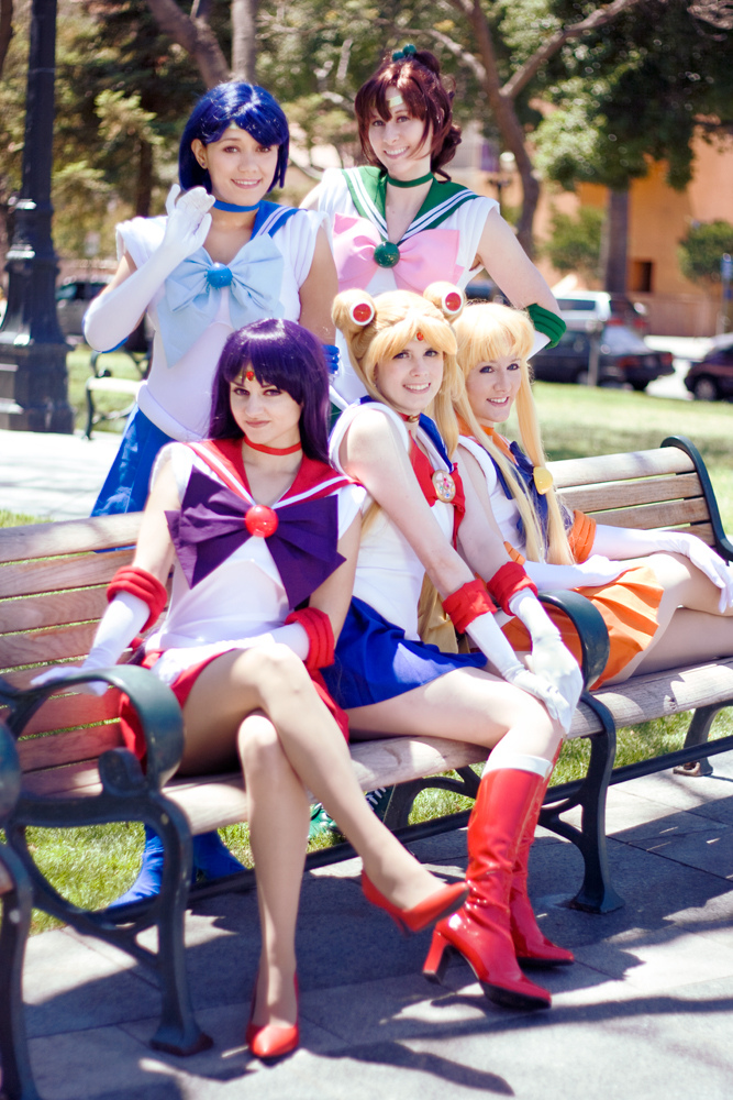 Inner Senshi Relaxing