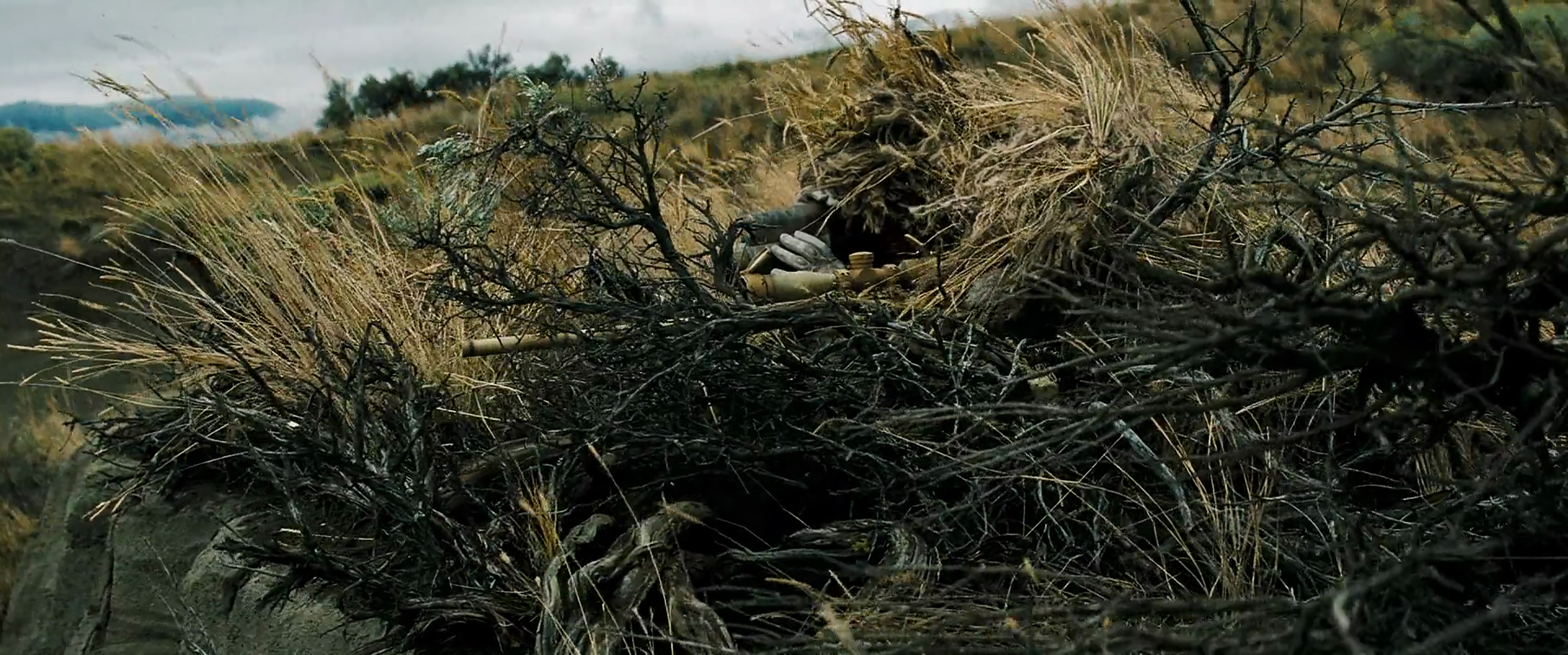 Tenue Ghillie : L'art de se camoufler avec une Ghillie Suit