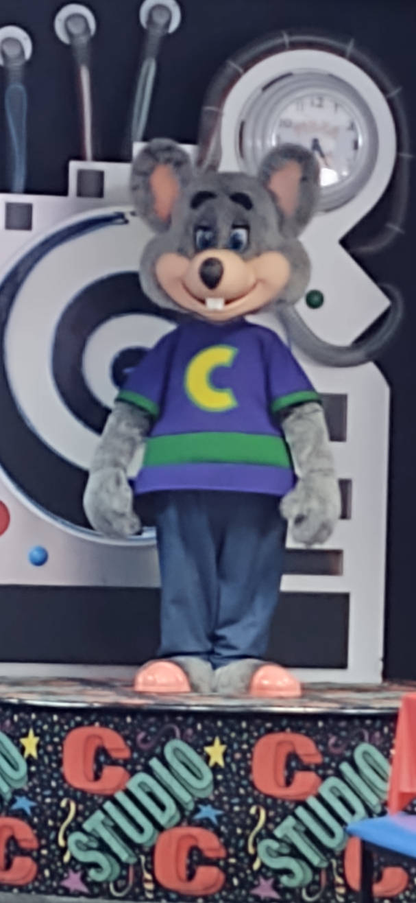Chuck E Cheese Animatronic Looks At Me By Hot293wildcat On Deviantart Chuck E Cheese Animatronic Looks At Me By Hot293wildcat On Deviantart