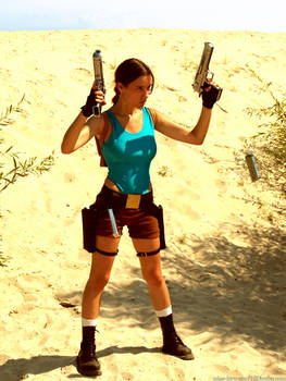 Lara Croft - reloading guns