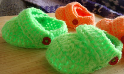 Crochet baby crocs by Craftcove