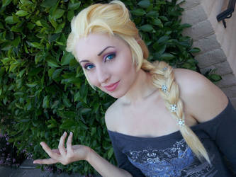 Frozen Elsa Wig Model and Make up Test