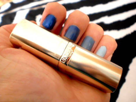 Ombre Blue Nails and L'Oreal Lipstick