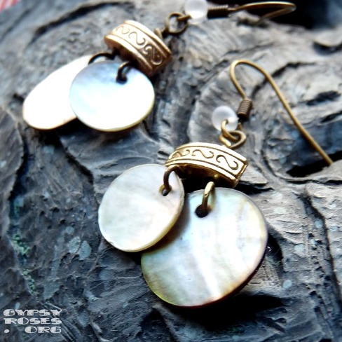 Oceana earrings, brass, white