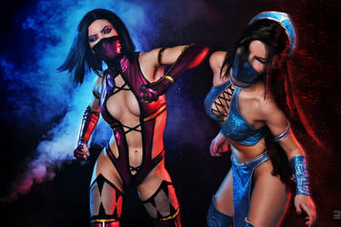 Kitana and Mileena Mortal Kombat cosplay