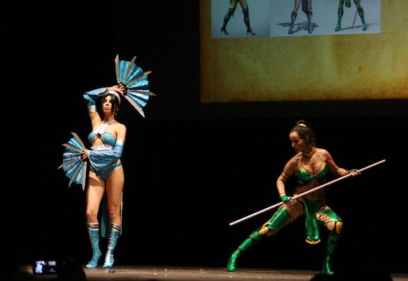 Kitana and Jade MK alternate cosplay