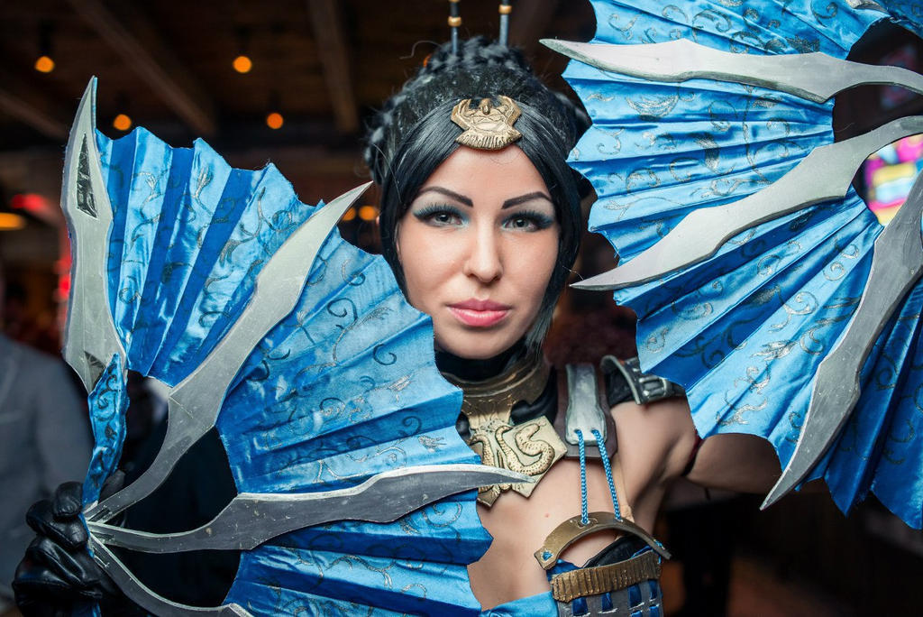 Kitana from MK X cosplay