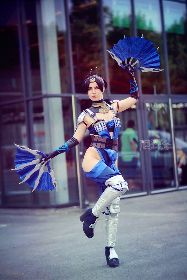 Kitana from MK X cosplay