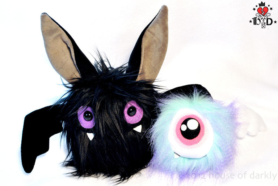 Hawking the Bat and Baby Hairy Eyeball: BFFs by brokensymphony