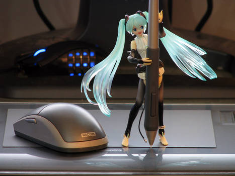 Miku wants to help too.